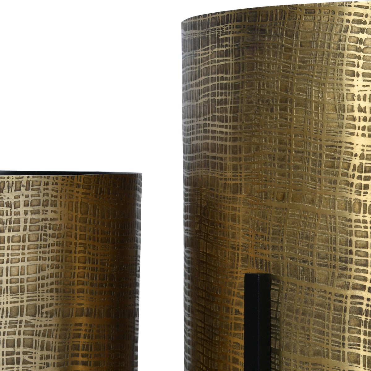 Close view of the two planter rims and irregular grid pattern etched into the brass-coloured surfaces.