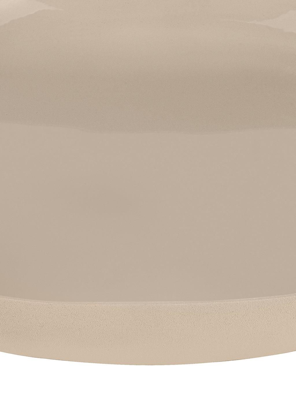 Detail of the tray's cream interior and finely textured outer rim.