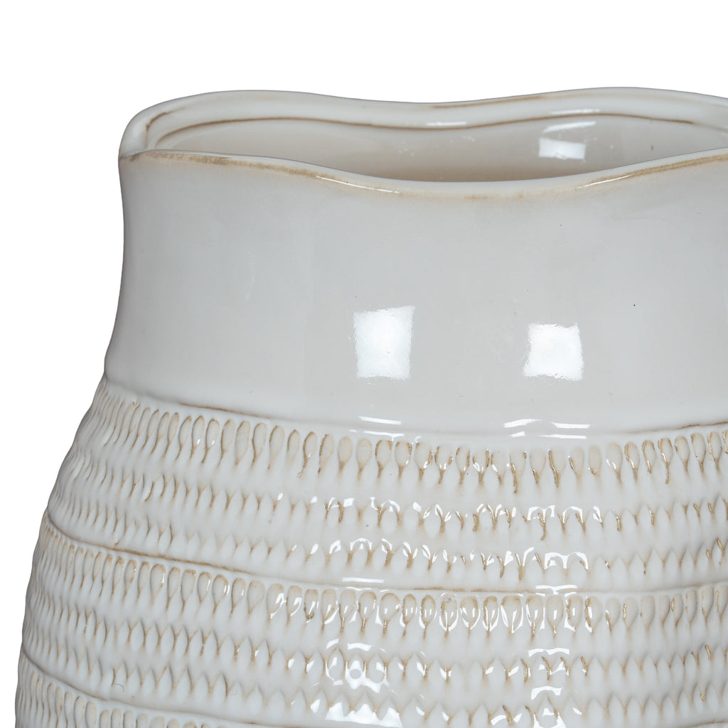 Close-up of the vase's smooth white upper band above rows of loop impressions, with light reflecting on the glossy surface.
