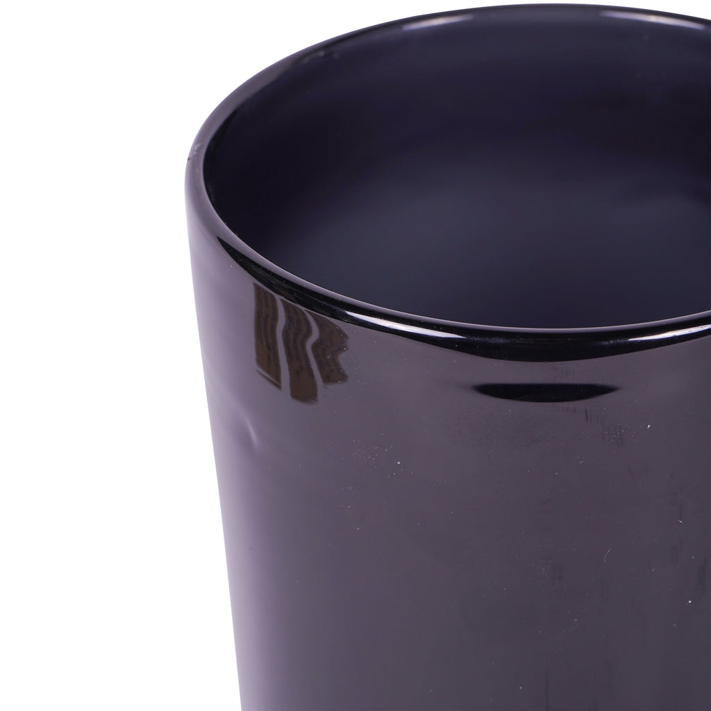 Close-up of the rounded black glass rim, dark interior and glossy outer surface.